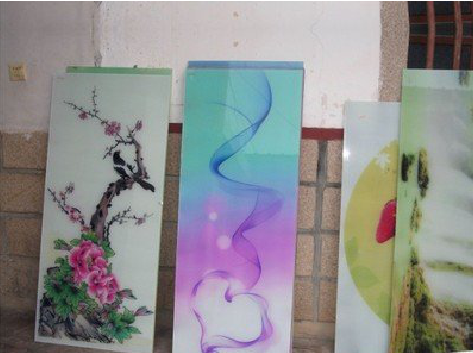  威信玻璃喷绘的特点。