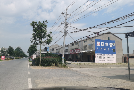  威信如何能保证墙体广告的醒目性？