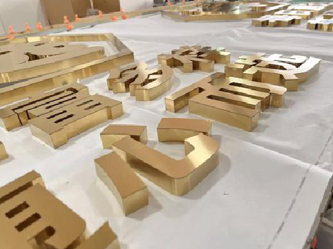  威信拉丝不锈钢字的特点。